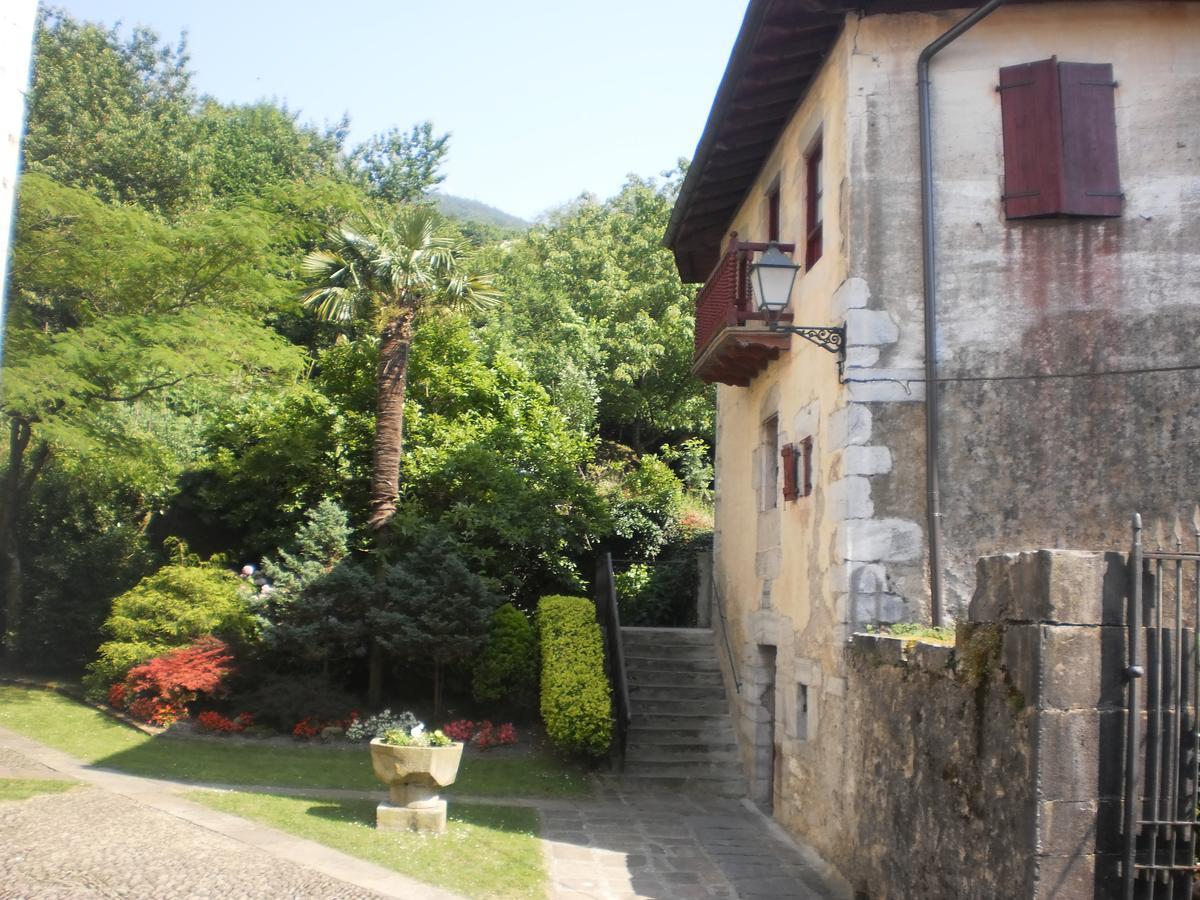 Larraenea Bed And Breakfast Lesaka Exterior photo